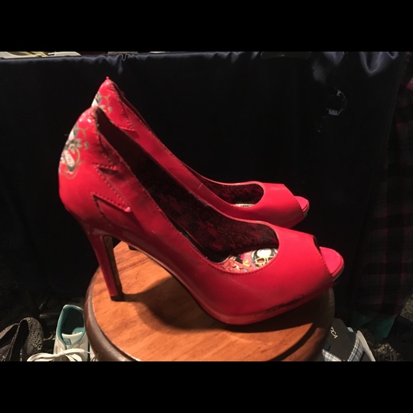 Ed Hardy red peep-toe pumps - Picture 3 of 8